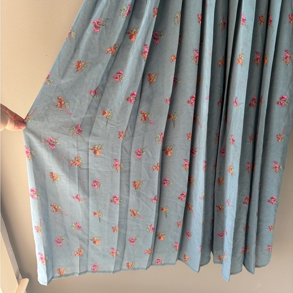 Vera moda size xs Floral Blue Midi Dress, silky lining, Pleated skirt - Picture 3 of 6